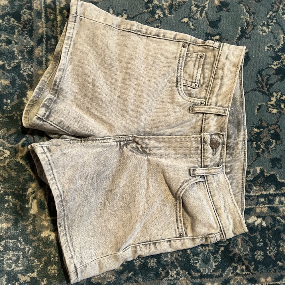 À vendre. 95% neuf.  (Levis ) c’est trop petit pour moi.